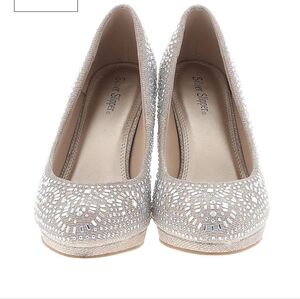 SILVER SLIPPER JEWELED PUMP HEELS 9M